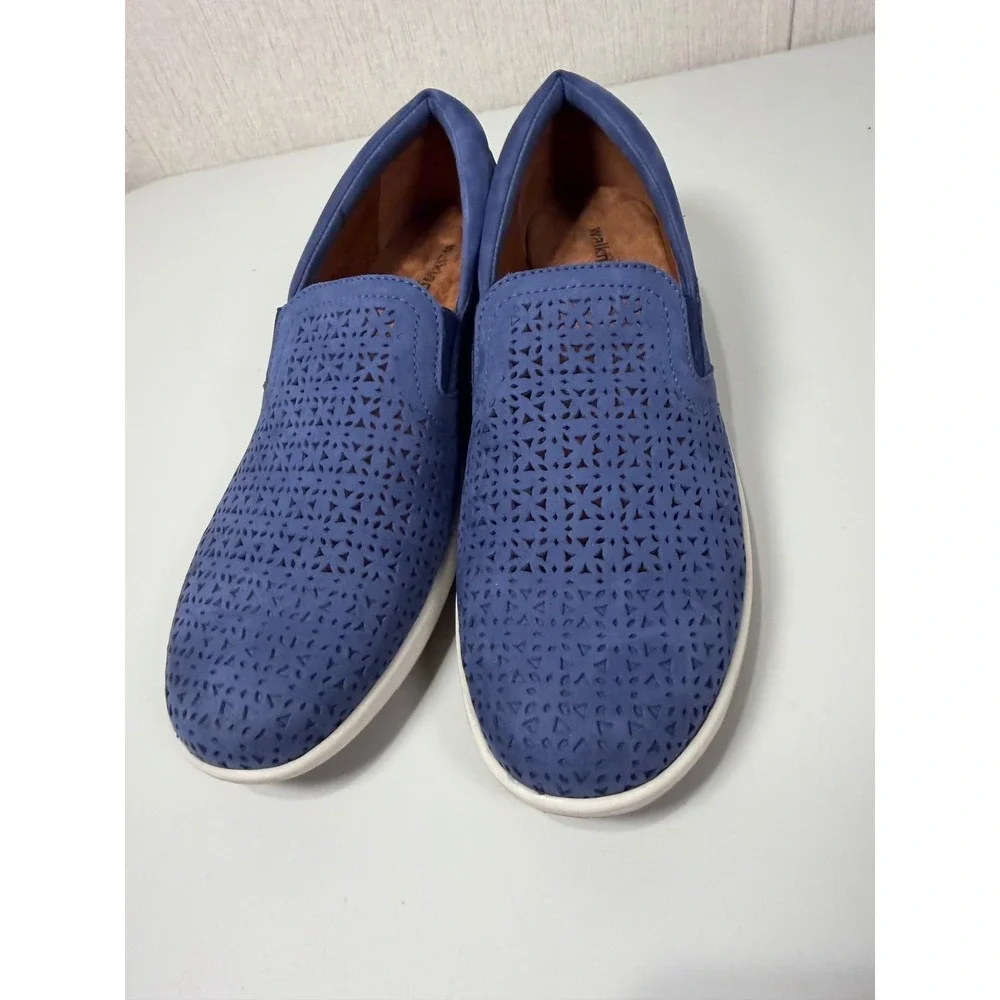 Walking Cradles Womens Blue Laser Cut Leather Slip On‎ Loafers Size 9.5 S Slim